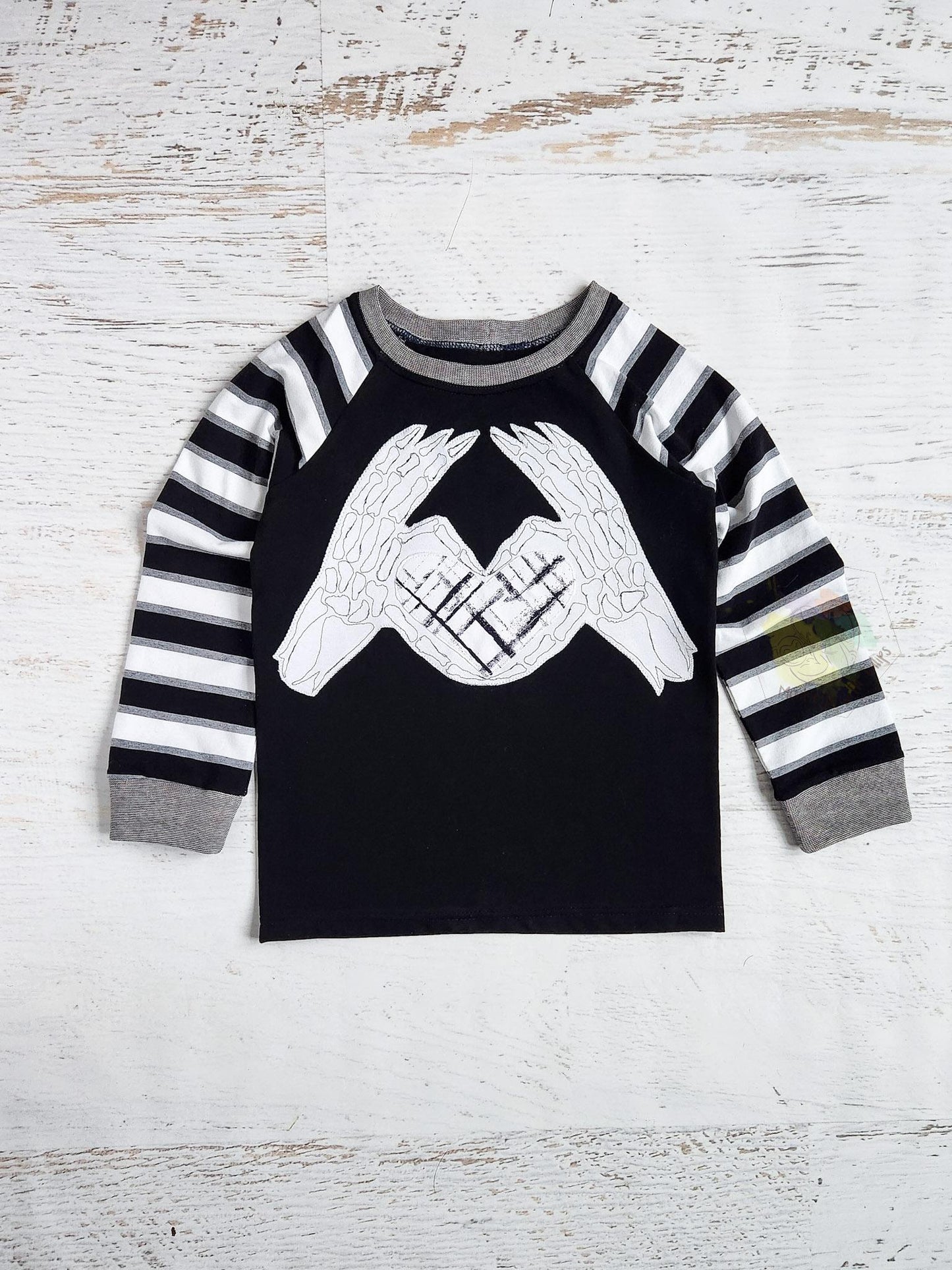 Skeleton hands heart raglan tee, size 7/8 kids